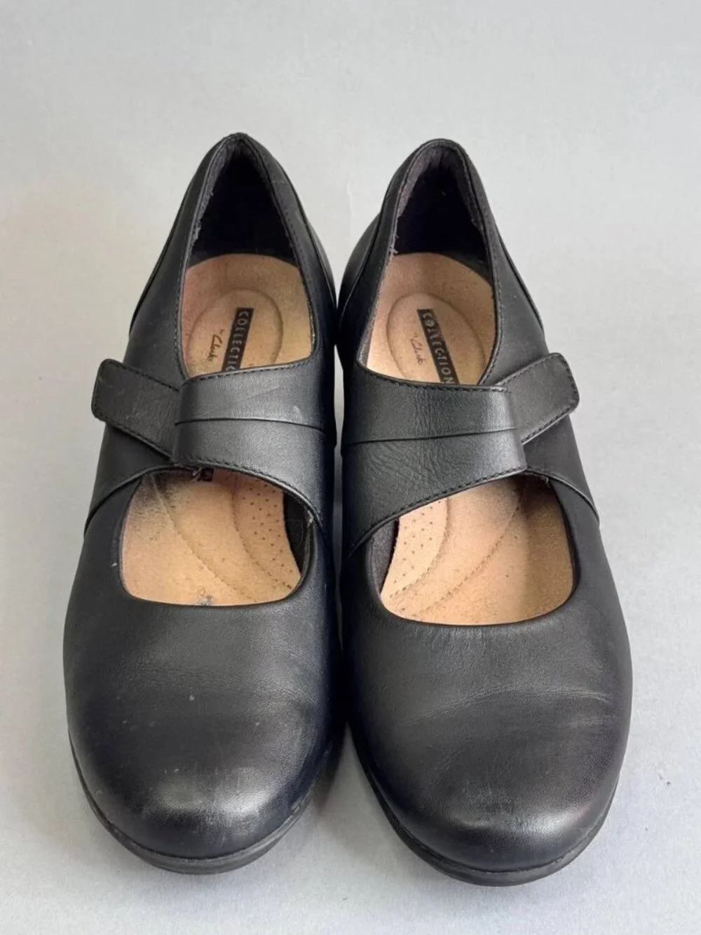 Clarks Emslie Lulin Women’s Hook & Loop Pump Heels – Black Leather – Size 8.5
